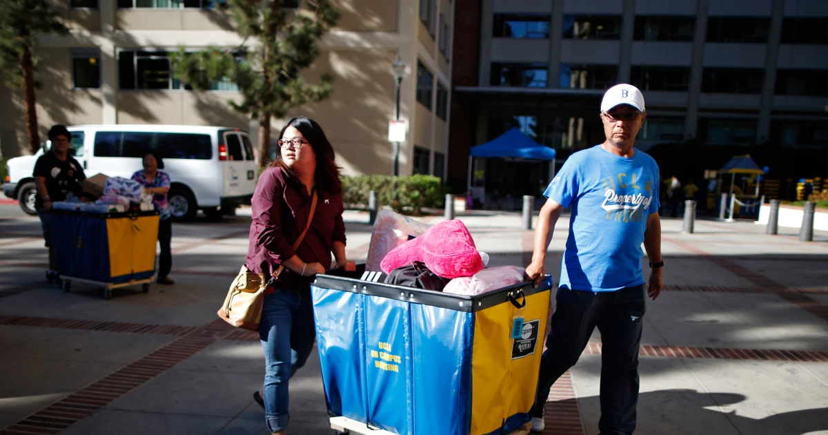 Dropping Off Kids to College Move-In Day
