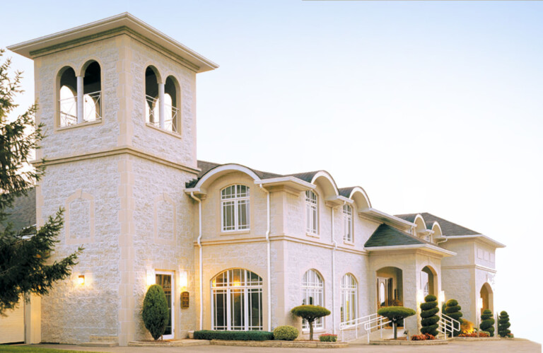 Casa Larga Vineyards exterior