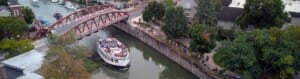 Colonial Belle cruising along the Erie Canal