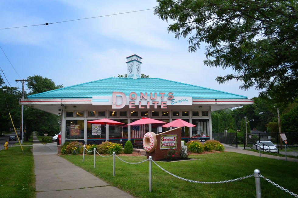 Donuts Delite historic exterior